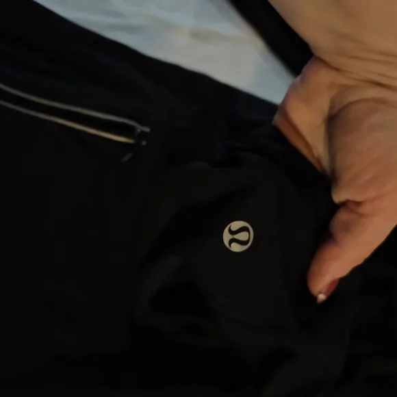 Lululemon Run stay on course pullover women's size 4 black - Picture 12 of 13